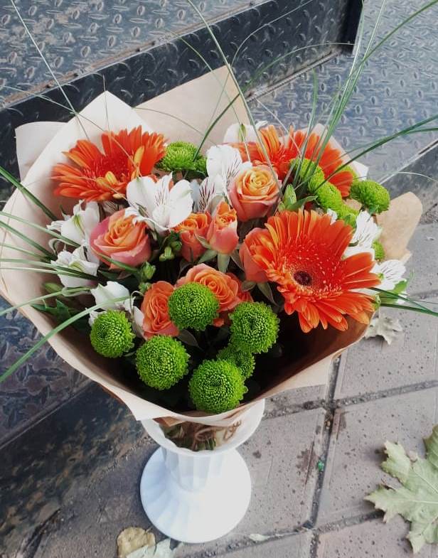 Букет цветов из: Герберы, Хризантемы, Альстромерии и Розы в Плавске