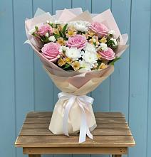 Букет цветов из:  Гвоздики, Орхидеи и Розы в Плавске