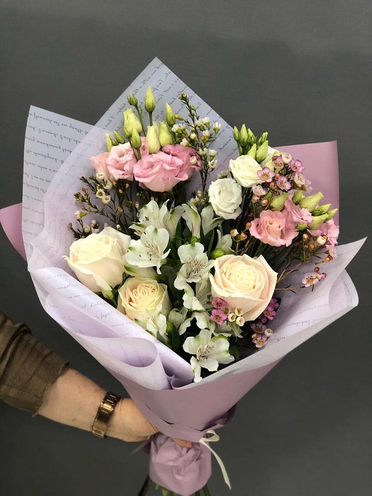 Букет цветов из: Альстромерии, Розы и Лизиантусы в Плавске