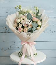 Букет цветов из:  Розы и Лизиантусы в Плавске