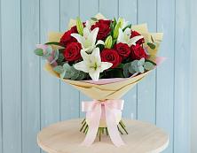 Букет цветов из:  Лилии и Розы в Плавске