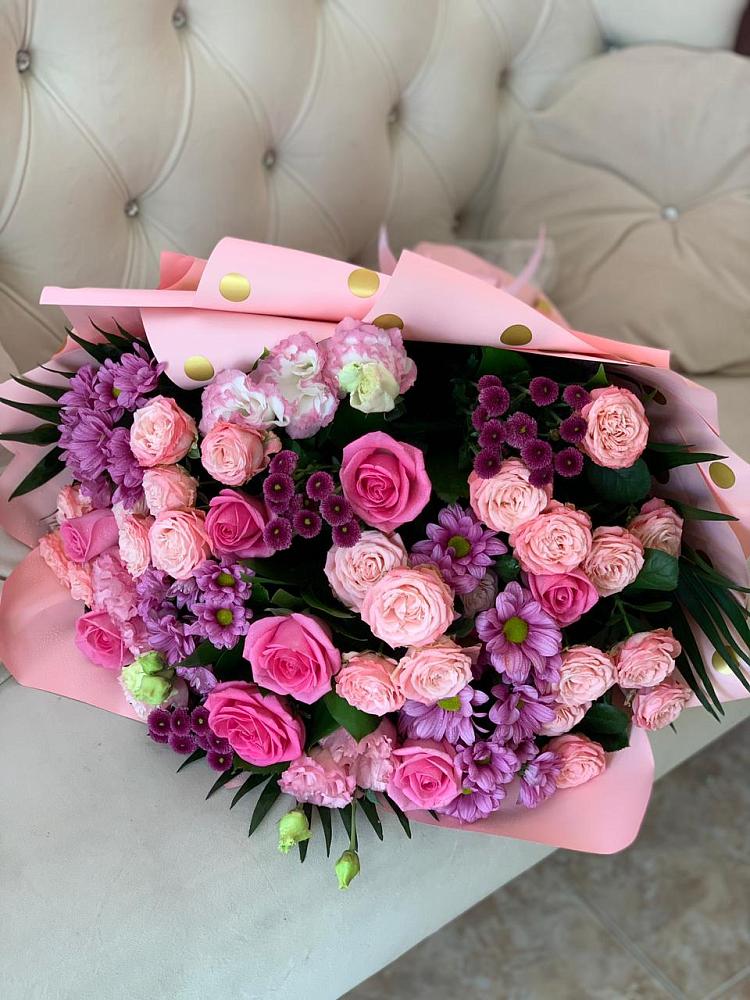 Букет цветов из: Хризантемы, Розы и Лизиантусы в Плавске