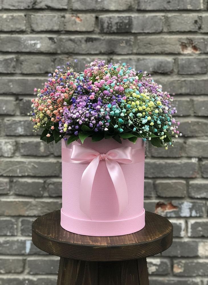 Цветочная композиция из Гипсофила и Розы в шляпной коробке в Плавске