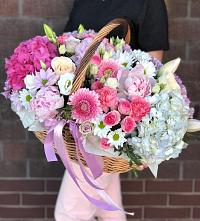Цветочная композиция из Розы, Хризантемы, Пионы и Лизиантусы в корзине #REPLACE_PRED# Плавске