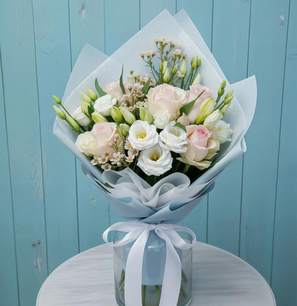 Букет цветов из: Розы и Лизиантусы в Плавске