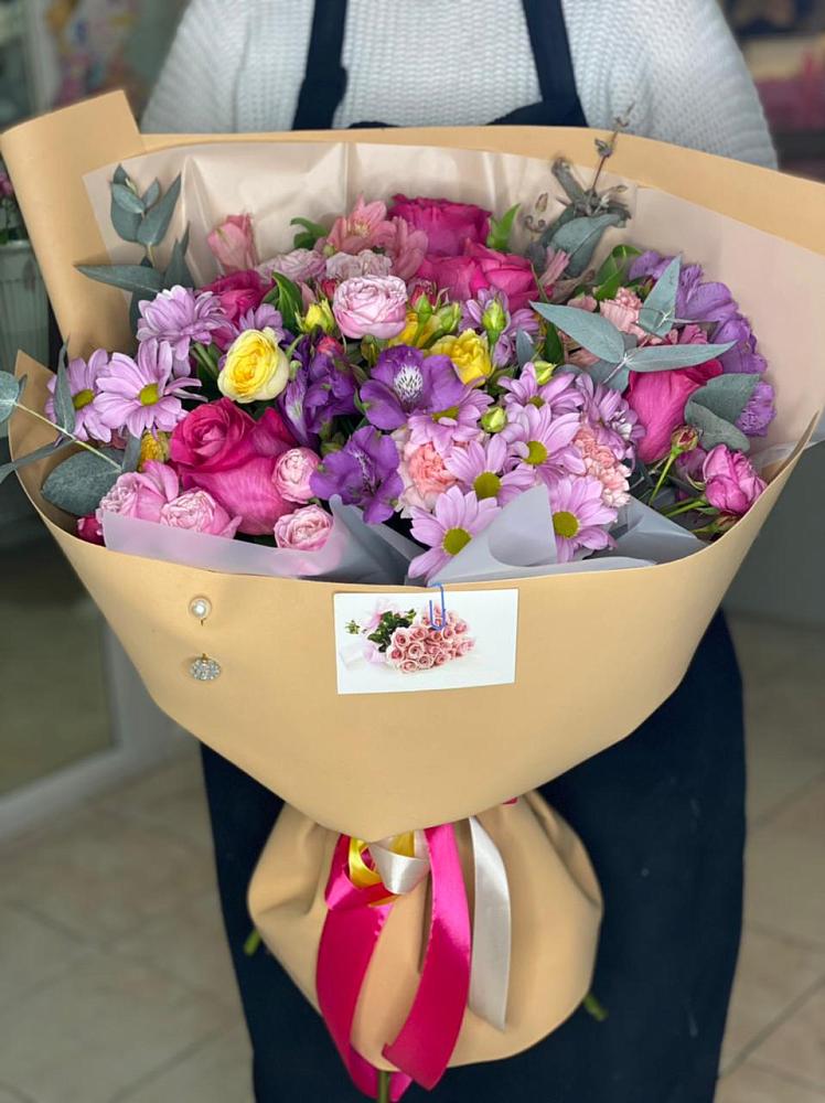 Букет цветов из: Хризантемы, Гвоздики и Альстромерии в Плавске