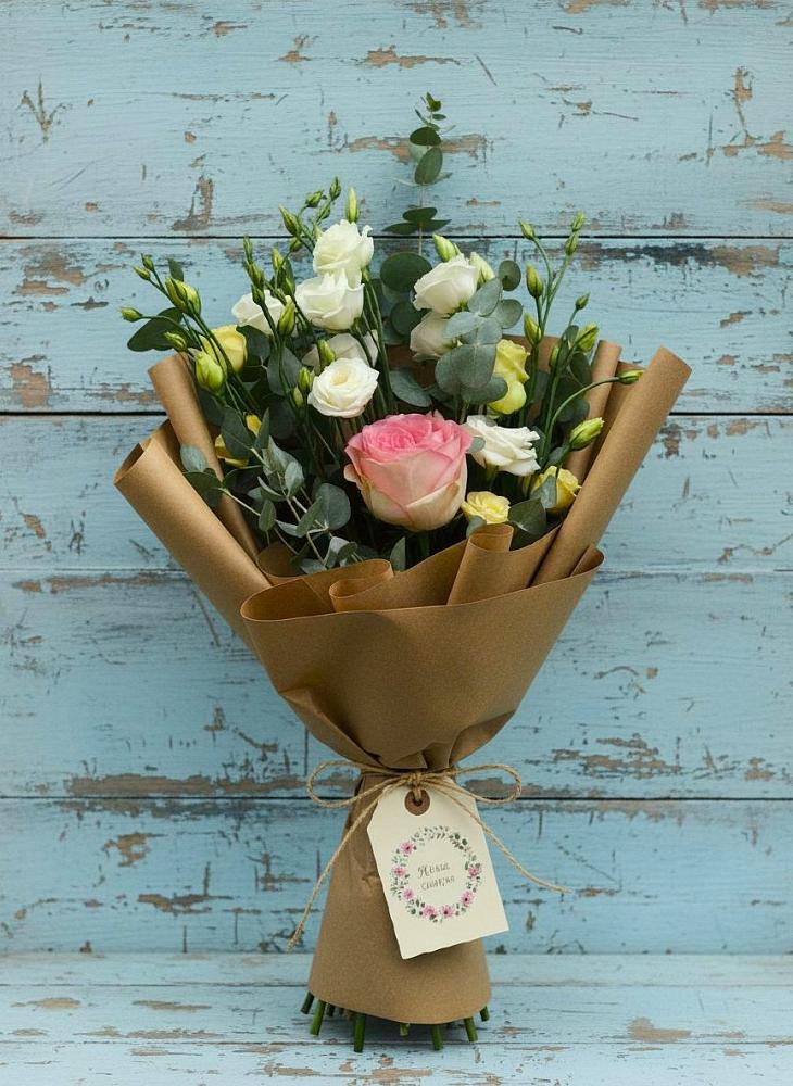 Букет цветов из: Розы и Лизиантусы в Плавске