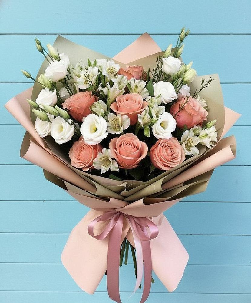 Букет цветов из: Розы, Альстромерии и Лизиантусы в Плавске