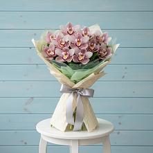 Букет цветов из:  Орхидеи и Розы в Плавске
