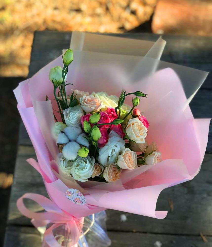 Букет цветов из: Розы и Лизиантусы в Плавске