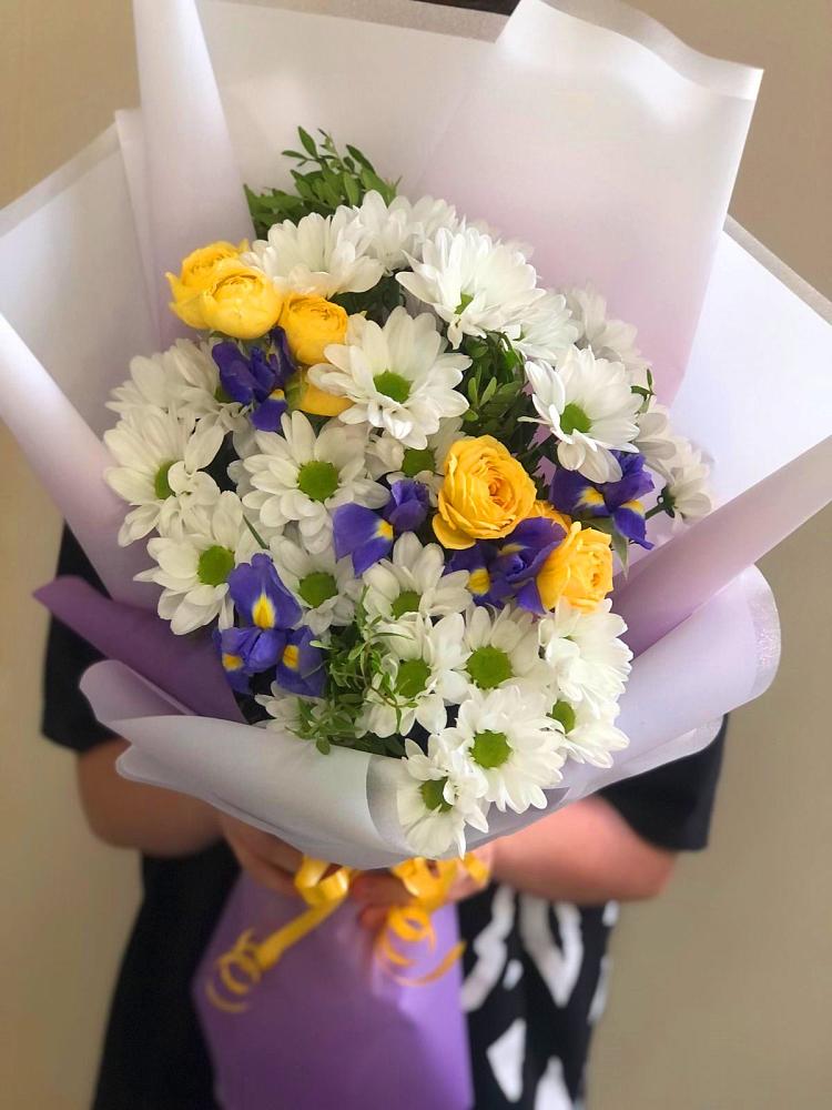 Букет цветов из: Ирисы, Хризантемы и Розы в Плавске