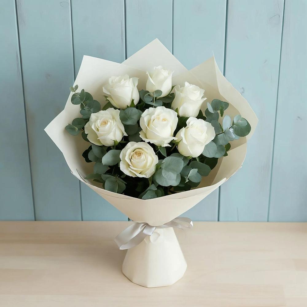 Букет Белые розы в Эвкалипте в Плавске