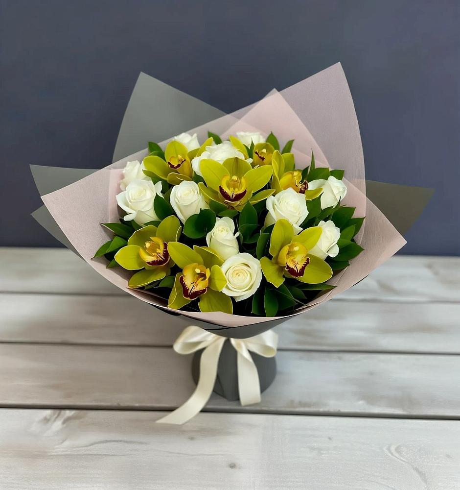 Букет цветов из: Орхидеи и Розы в Плавске