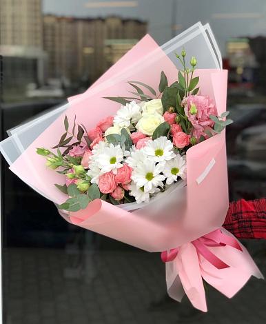 Букет цветов из: Розы, Лизиантусы и Хризантемы в Плавске
