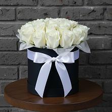 Цветочная композиция из Розы в шляпной коробке в Плавске