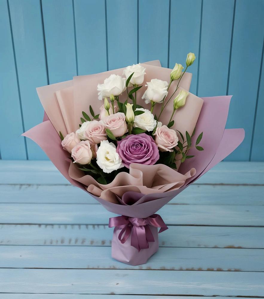 Букет цветов из: Розы и Лизиантусы в Плавске